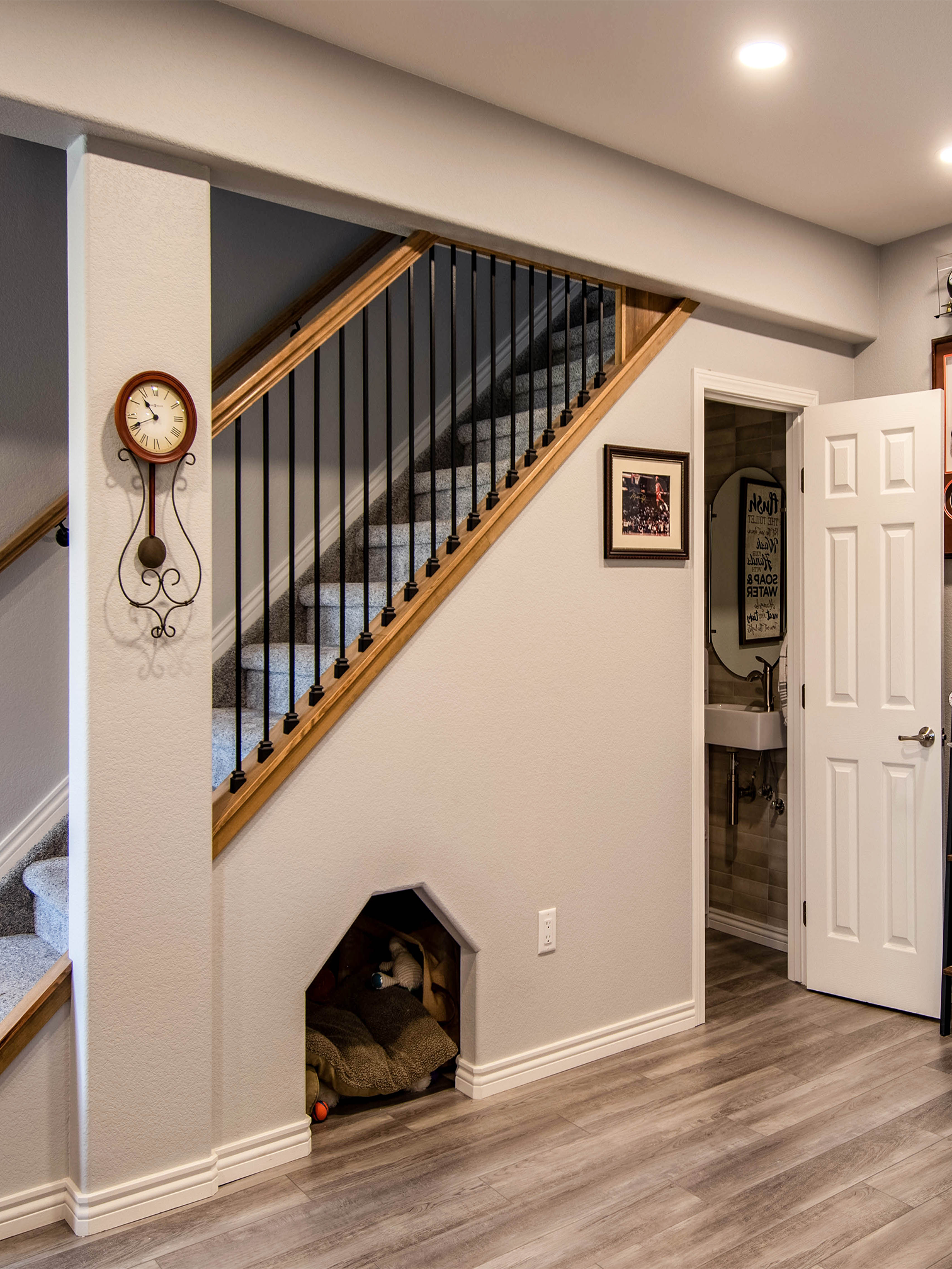 Colorado Springs - 05 Man Cave Counter - Doggy Bed w Stairs-1 small.png